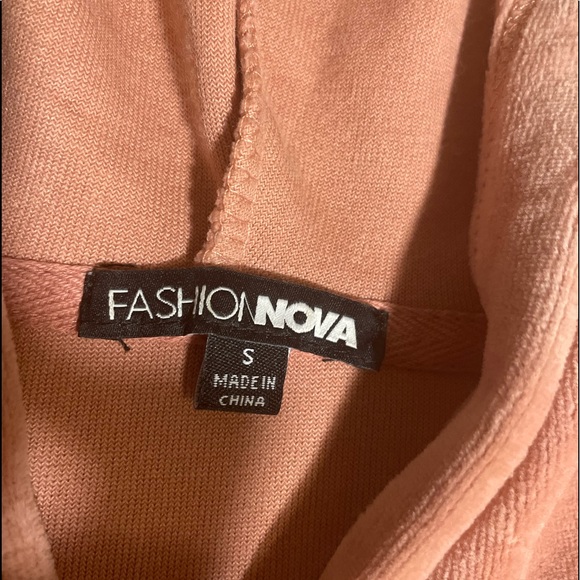 Woman’s dusty pink set. - Picture 4 of 9